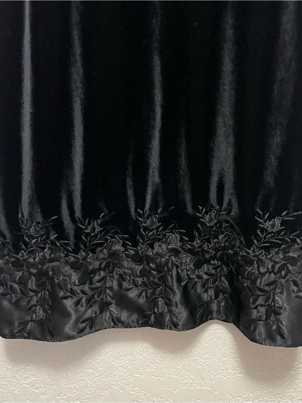Vintage Alexandra Nicole M Black Stretch Velvet Embroidered Gown Slip Dress - Picture 2 of 5